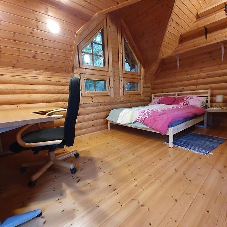 Cosy Spacious Wooden Chalet Na Hrib Stiska Vas Eksteriør billede